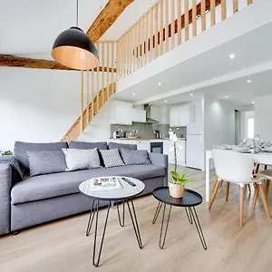 Confortable Rooftop View Apartment Avignon