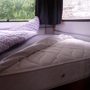 Bretagne D'hotes 53m2 Et Caravane Vintage Avec Cuisine Et Salle De Bains Privees Brittany 53m2 And Vintage Caravan Glamping With Private Kitchen And Bathroom Bed & Breakfast